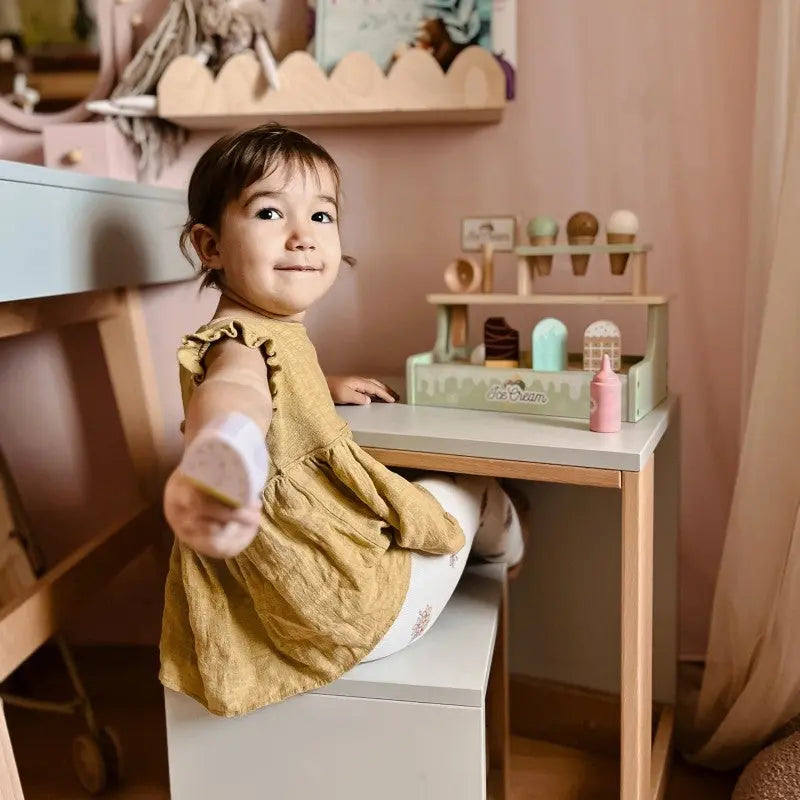 Wooden Ice Cream Shop Set with Ice Cream Stand