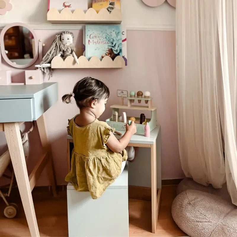 Wooden Ice Cream Shop Set with Ice Cream Stand